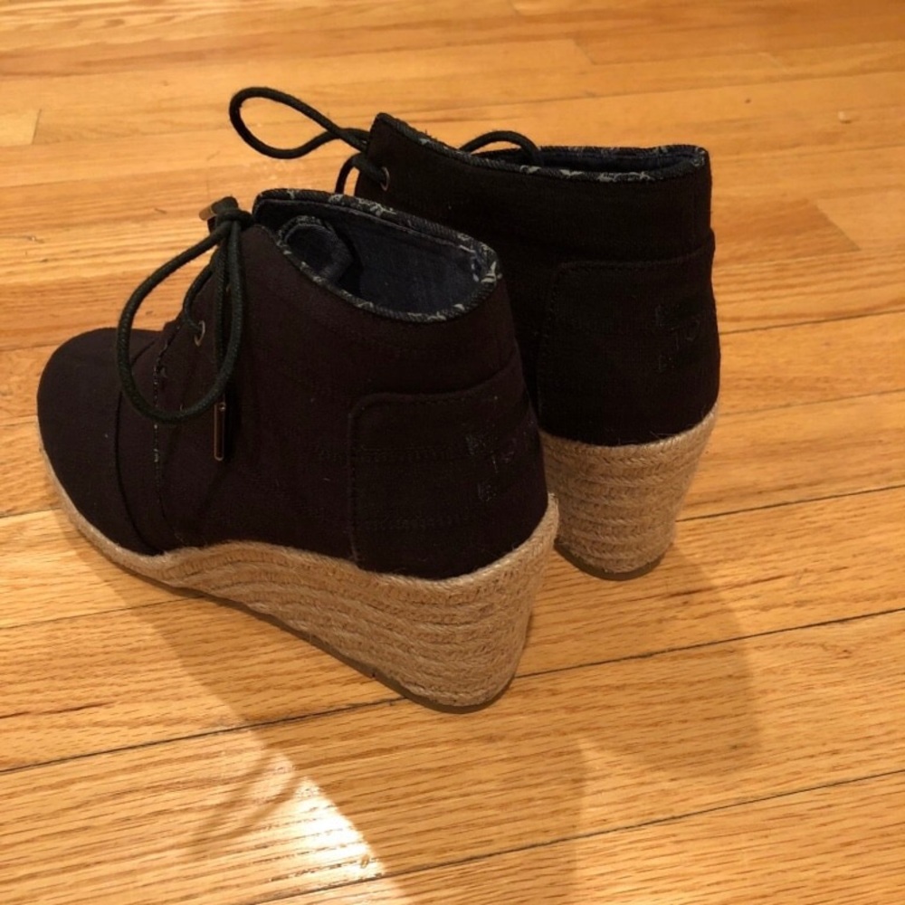 🎉HOST PICK x 2🎉🌺NEW🌺 Toms Wedges - Picture 2 of 3